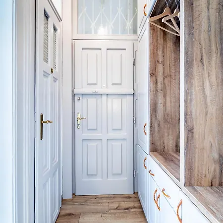 Apartment, Quiet, Perfect Location شقة