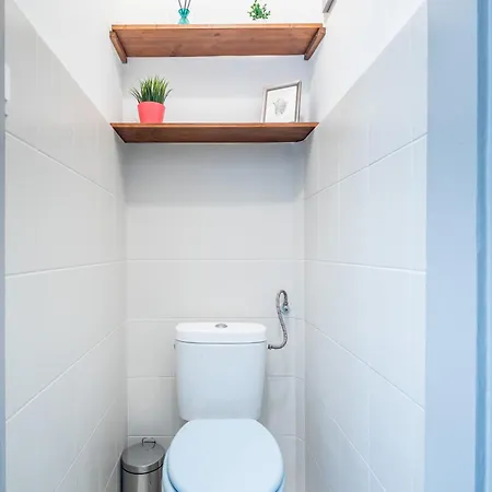 Apartment, Quiet, Perfect Location *