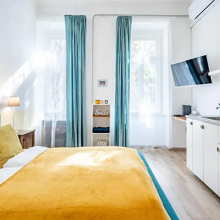 Apartment, Quiet, Perfect Location *
