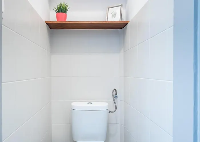 Apartment, Quiet, Perfect Location *